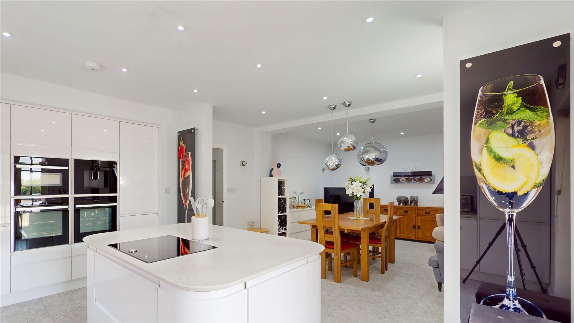 4 bed property in Buckingham Road, Milton Keynes